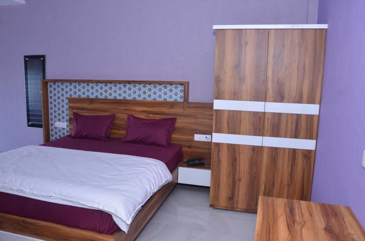 Hotel Blue Bell Raiwala Extérieur photo